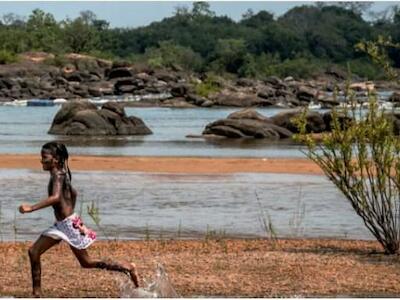 Niños indígenas juruna en el río Xingú en Brasil. Foto cortesía de Kelly Lima/ISA.