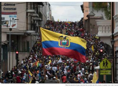 - Marcha durante el paro nacional de octubre de 2019, Quito, Ecuador. Foto: Iván Castaneira.