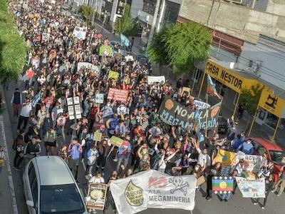 Movilización antiminera en Trelew (Aníbal Aguaisol – Luan – Colectiva de acción fotográfica)