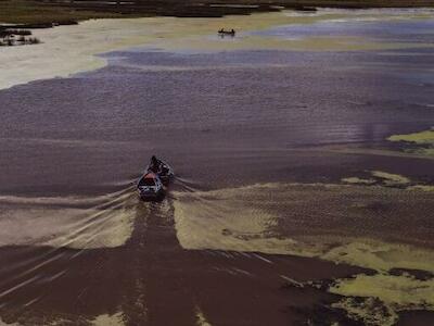 Contaminación en el Lago Titicaca. Foto: cortesía Roberth Orihuela (roberthorihuela.com)