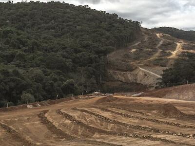 Obra de barragem em Barão de Cocais (MG). Foto: Isis Medeiros.