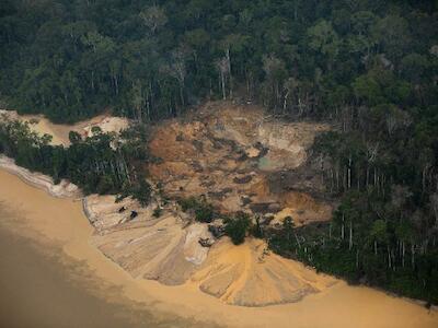 Minería ilegal en la Tierra Indígena Yanomami. Foto: Bruno Kelly / HAY