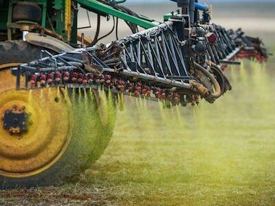 Las empresas que ganan millones vendiendo pesticidas peligrosos al mundo en desarrollo