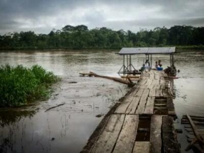 Mujeres lavando la ropa en el Río Atrato. Tagachi (Colombia). Foto: Juande Fernández