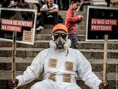 Menos saúde, mais veneno, em um 2020 com porteiras abertas para agrotóxicos (2020)