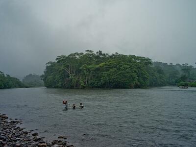 Río Arajuno. Foto: Tomas Munita / CIFOR