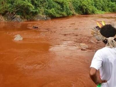 Tomada de Lucas Hallel ASCOM/FUNAI. Indigenas Pataxó Hã-hãhãe viven em la aldeã Não Xonhâ en el margen del Río Paraopeba, afectado por el colapso del relave em Brumadinho em Brasil. Estado Minas Gerais