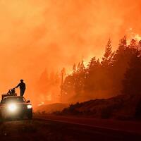 “Ignacio Torres miente: el Estado nos abandonó frente al avance del fuego”