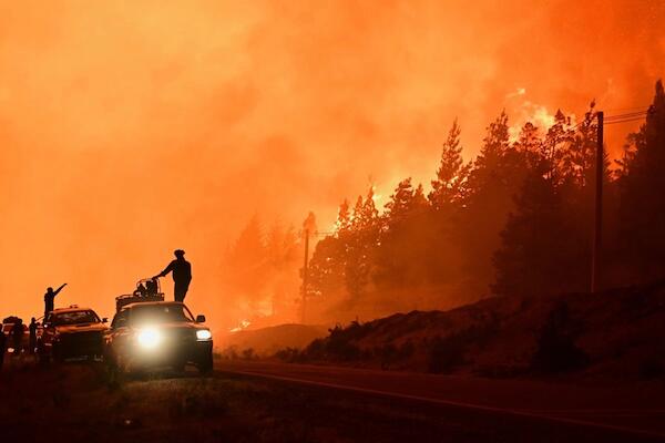 “Ignacio Torres miente: el Estado nos abandonó frente al avance del fuego”