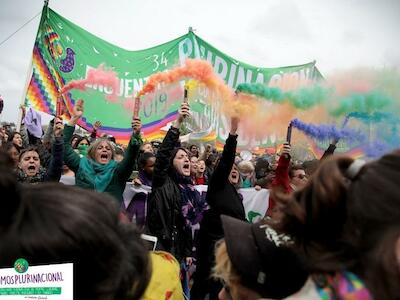Una marea multicolor