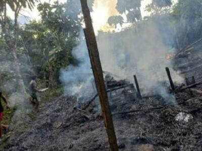 Mineros ilegales atacan y queman sede de organización indígena Odecofroc sin que las autoridades reaccionen a las constantes amenazas.