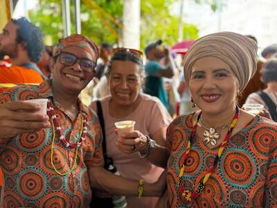 Banquetaço: Cúpula dos Povos doa comida em praça pública durante COP30