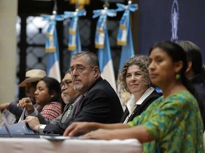 Bernardo Arévalo firma convenio con campesinos sobre políticas agrarias