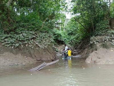 Uno de los puntos en los cuales los habitantes de Barranquilla aseguran que Energy &amp; Palma hace descargas directas hacia el río. Foto: Acción Ecológica.