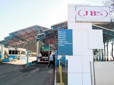 Clausuran planta de JBS, pero la empresa calla