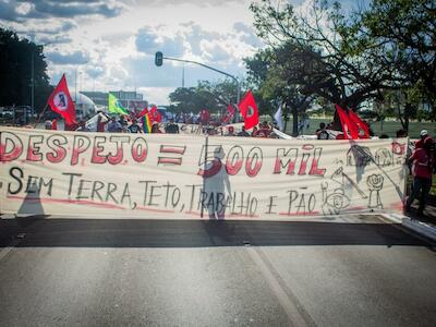 Más de 500 personas participaron en el Acto Político en Brasilia para exigir la prorrogación de la suspensión de los desalojos por parte del STF. Foto: MST DF