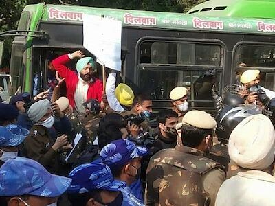 Polícia reprime protestos no estado de Haryana - Newsclick
