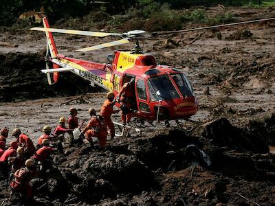 - La tragedia de Brumadinho dejó como saldo más de 200 muertos y 97 desaparecidos. Foto por AP.