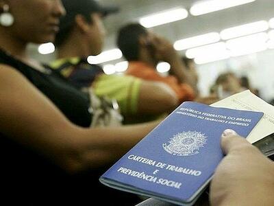 ‘Dupla discriminação’: Mulheres negras ganham 53% menos que homens brancos, aponta Dieese