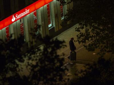 El Banco Santander da marcha atrás en sus compromisos climáticos