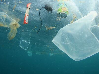 El ‘escandalo’ de verter 30.000 toneladas de plásticos en los mares y océanos todos los días del año