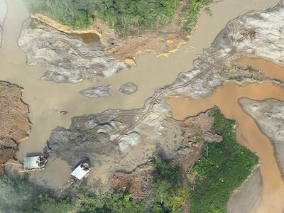 Operativo contra la minería ilegal en Cértegui, en el Chocó. Foto: cortesía Fuerza Aeroespacial Colombiana