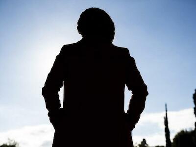 Cuatro mujeres salvadoreñas vinculadas con la defensa de los derechos humanos han visitado Barcelona recientemente para explicar su situación. Por razones de seguridad, no pueden dar su nombre ni mostrar su rostro. Fotografía: Taula Catalana pels Drets Humans i la Pau a l’Amèrica Central.