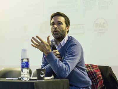 “En tiempos de crueldad hecha política el diálogo entre comunidades y los espacios académicos es fundamental” – Damián Verzeñassi