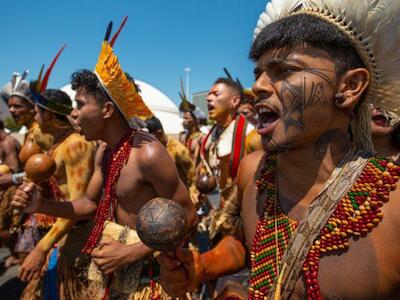 Indígenas marchan por la demarcación de tierras