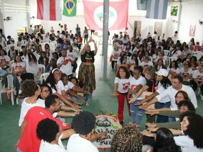 Jornada de Alfabetização de Jovens e Adultos mobiliza educadores e chega às periferias de três cidades baianas