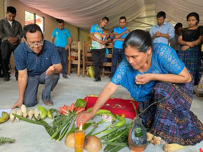 "Lao Laj Ralch’och’ Somos Madre Tierra"