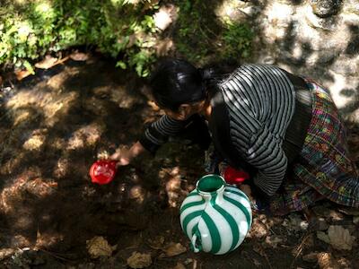 Una mujer recoge agua para beber de un pozo en el municipio de Santa María Chiquimula, departamento de Totonicapán, Guatemala, 11 de marzo de 2025.  © 2025 Víctor Peña para Human Rights Watch
