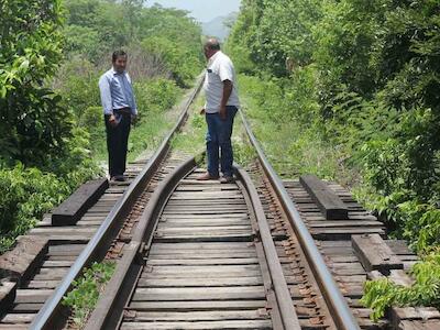 “Los trenes van”, afirma Víctor Toledo en foro sobre Megaproyecto del Istmo