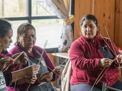 más de 200 mujeres en Chile, pertenecientes a 11 territorios de cinco pueblos originarios, integran la Red de Mujeres Originarias por la Defensa del Mar. Foto: cortesía Red de Mujeres Originarias por la Defensa del Mar / Graciela Escorza P
