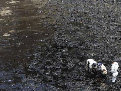 Ministro del Ambiente: Repsol no cumple cabalmente con las acciones de limpieza tras el derrame