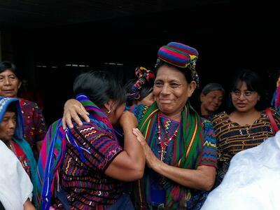 Mujeres Achi’ logran una sentencia por violencia sexual que las dignifica frente a sus comunidades