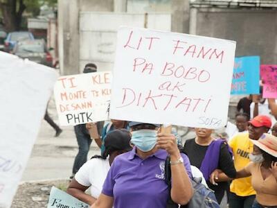 Mujeres haitianas en vigilia tras desastres naturales