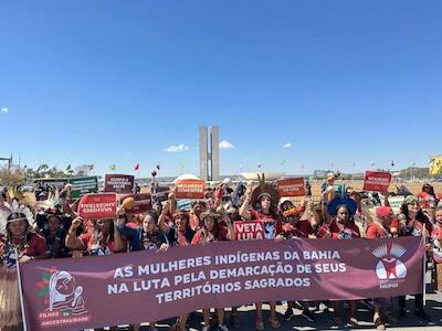 Mulheres indígenas marcham contra o PL da Devastação e por direitos territoriais