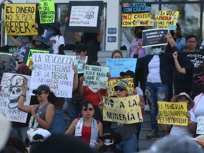 Organizaciones ambientalistas, universitarias y de derechos humanos realizaron “plantón por la vida” en contra la minería