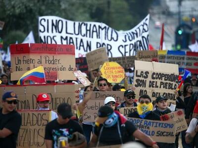 Organizaciones sociales, colectivos feministas y ambientalistas marcharon contra los recortes del Gobierno