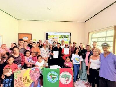 Parceria formaliza gestão de resíduos e produção de composto entre cooperativa de recicladores e MST