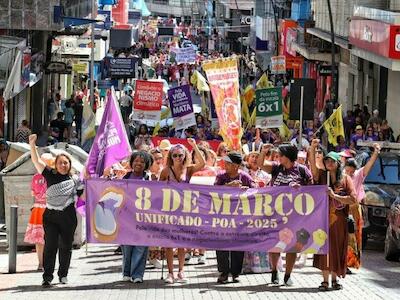 - 8M em Porto Alegre teve como lema ‘Pela Vida de Todas as Mulheres’ - Foto: Jorge Leão