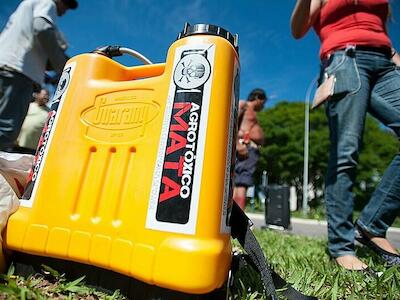 Por que o Brasil segue como maior consumidor de agrotóxicos do mundo? 