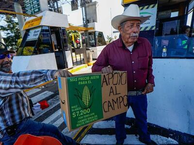 Productores agrícolas durante una protesta en Sinaloa. Foto Cuartoscuro