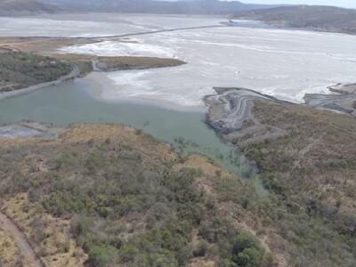 Rachaduras comprometem barragem 60 vezes maior que a de Brumadinho