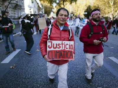 Saúl Luciano Lliuya, en la manifestación del clima en el marco de la COP23, en Bonn. Foto: cortesía Alexander Luna / Germanwatch 