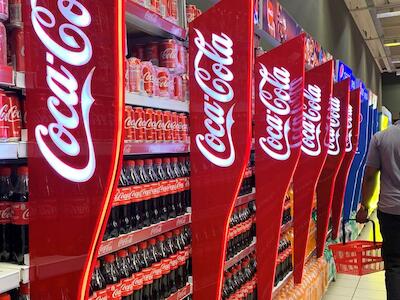 Revelan que Coca-Cola le pagó a científicos para que minimizaran la influencia de las bebidas azucaradas en la obesidad