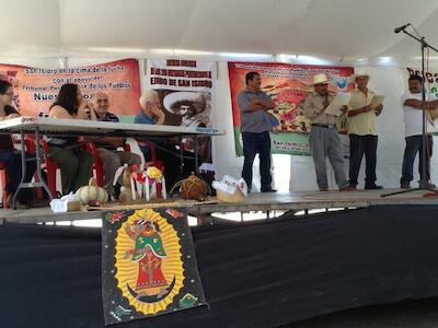 Foto: El Tribunal Permanente de los Pueblos sesionando en San Isidro, Jalisco, México en junio de 2013. Los jurados fueron Dora Lucy Arias, (Colombia), Fernanda Vallejo (Ecuador), Jean Robert (Suiza-México) y Alfredo Zepeda (México). Las autoridades del ejido presentan su caso contra Amway. Ojarasca