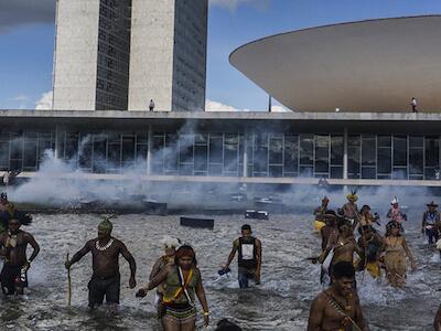 28_09_indigenas_em_frente_ao_congresso_foto_midia_ninja