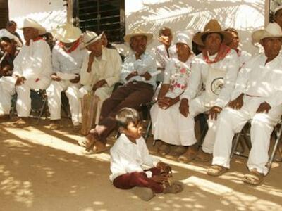 autoridades-tradicionales-de-ayotitlc3a1n-foto-vc3adctor-camacho-lj-marzo-2006